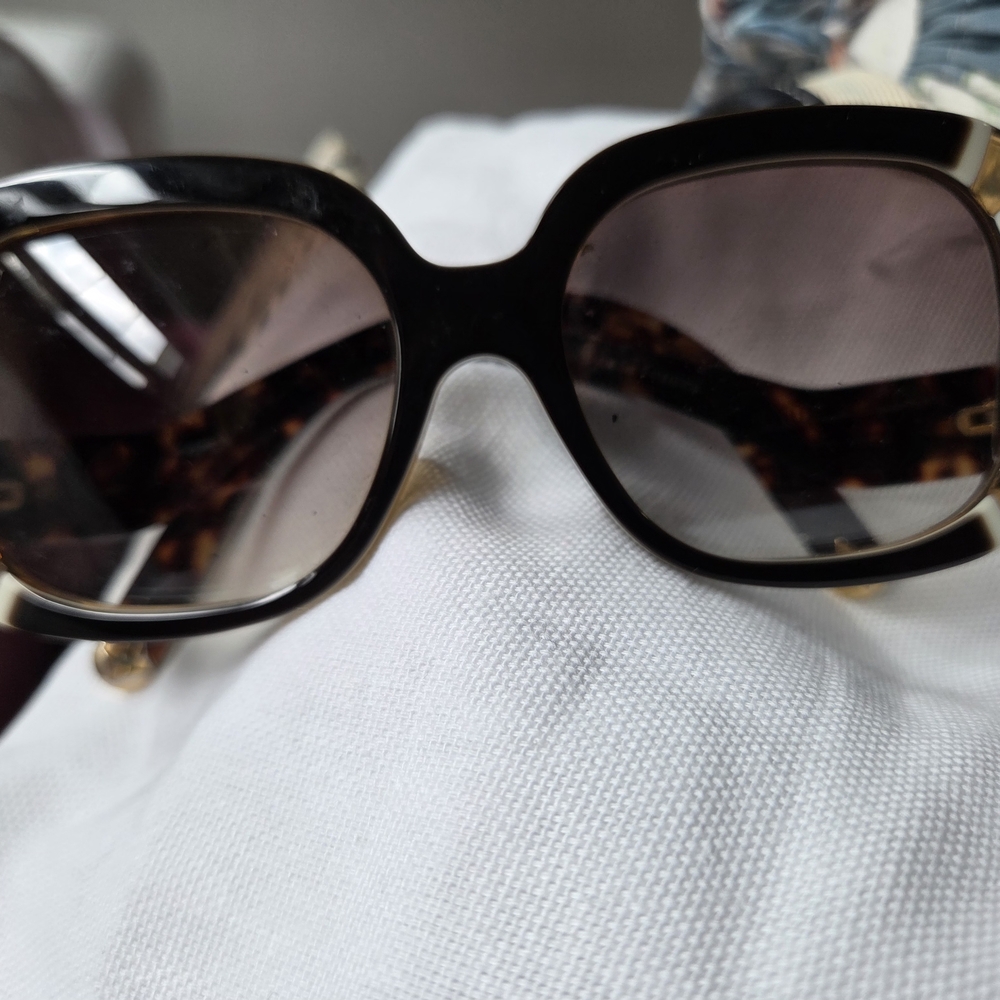 Stylish Black and Gold Sunglasses